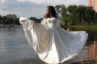 Gelin kırmızı gül ile