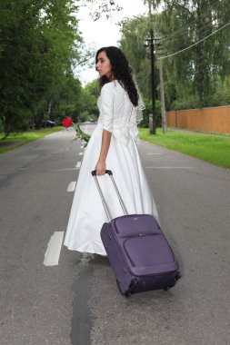 kaçak gelin bir yolda