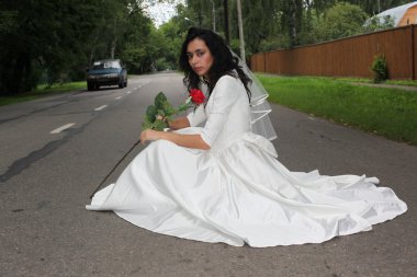 gelin gül bir yolda otostop ile