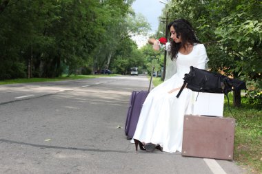 kaçak gelin bir yolda