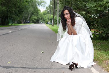 kaçak gelin bir yolda