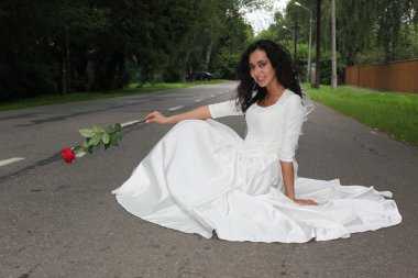 gelin gül bir yolda otostop ile