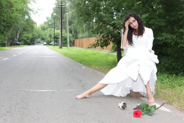 kaçak gelin bir yolda