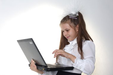 pc üzerinde beyaz izole kız