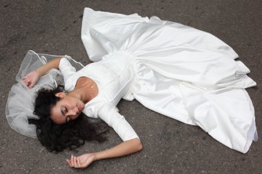 güzel gelin bir yolda döşeme