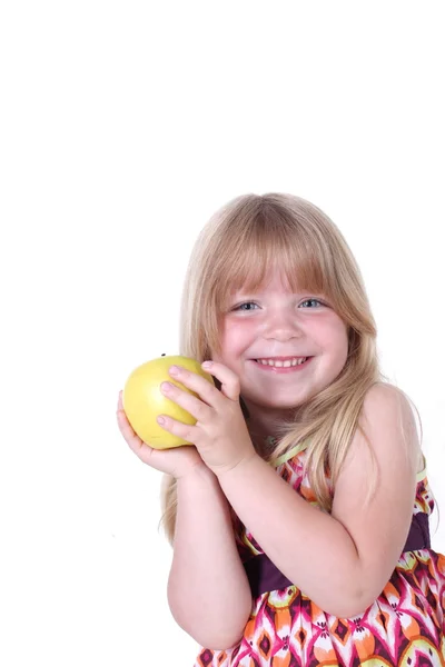 Liten flicka med äpple — Stockfoto