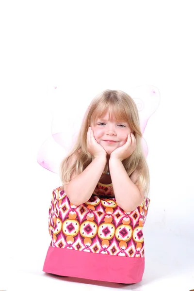 Pequena menina anjo isolado no branco — Fotografia de Stock