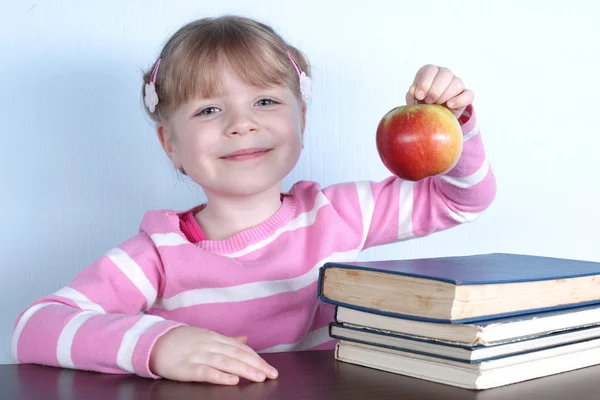 Niña con manzana y libros — Foto de Stock