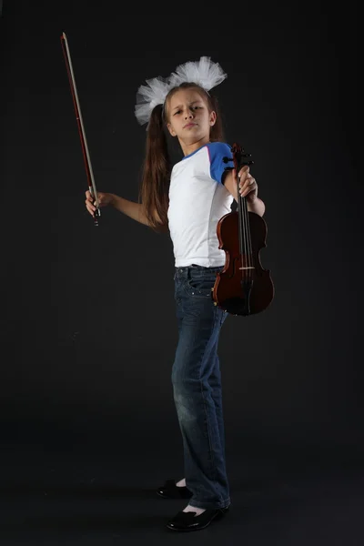 Child playing violin on isolated black background — Stock Photo, Image