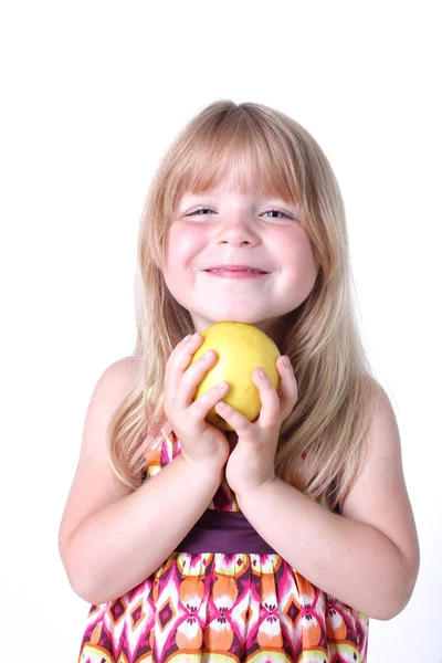 Niña con manzana — Foto de Stock