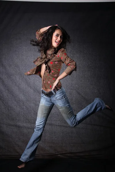 Modern dansçı olarak atlama