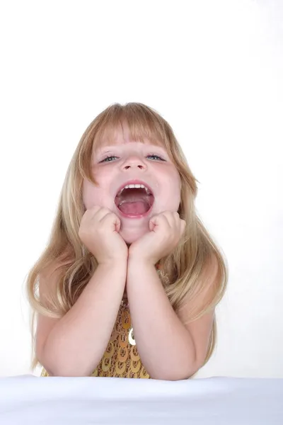 Μικρό κορίτσι άνοιγμα στόμα — Φωτογραφία Αρχείου