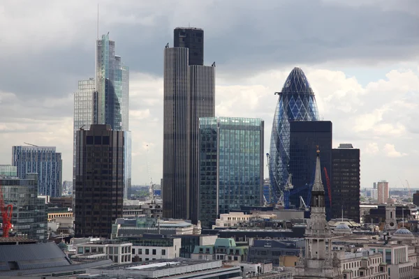 Известные небоскребы финансового района Лондона — стоковое фото