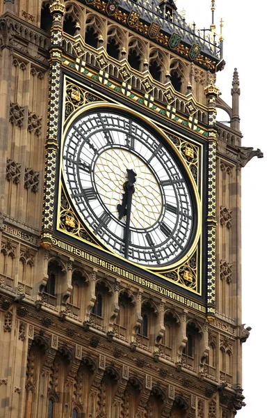 Big Bena na białym tle na biały, Gotycka architektura Londyn, Wielka Brytania — Zdjęcie stockowe