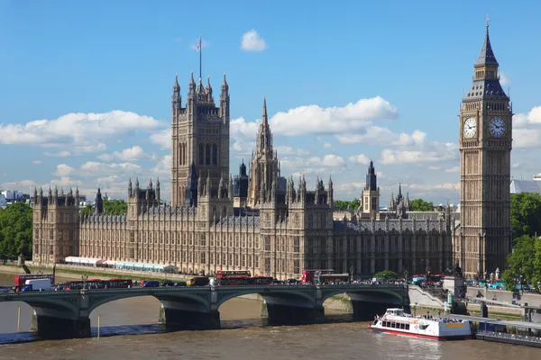 Big Ben'e ve Parlamento Londra, İngiltere'de ev — Stok fotoğraf