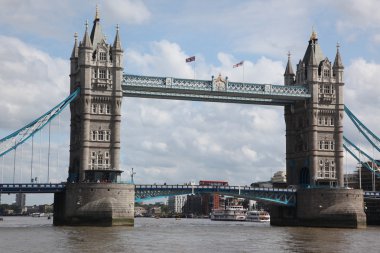 Londra 'daki kule köprüsü.