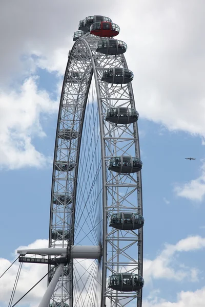 Londres, Royaume-Uni est la plus haute roue Ferris d'Europe à 135 mètres — Photo