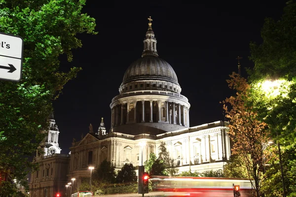 St. Pauls Kathedrale. London bei Nacht — Stockfoto
