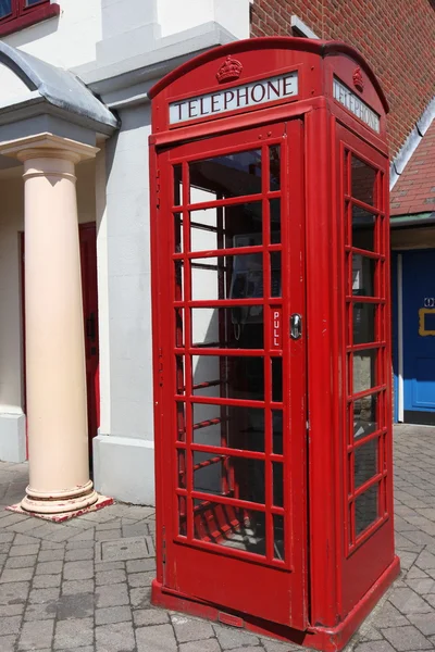 Caixa telefónica vermelha tradicional em Londres, Reino Unido — Fotografia de Stock