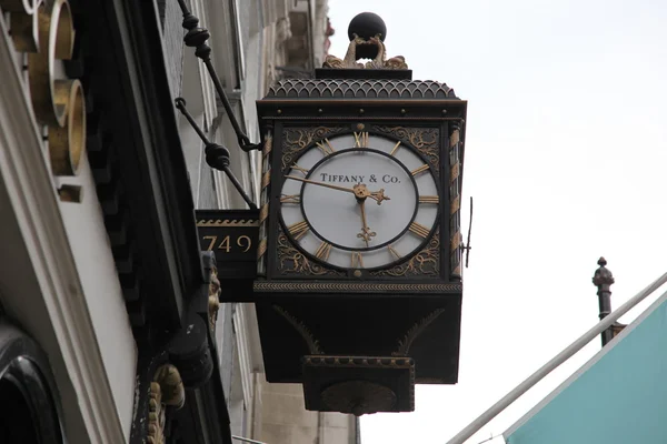 Een oude london street klok, london, Verenigd Koninkrijk — Stockfoto