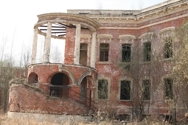 Antiguo edificio en ruinas — Foto de Stock