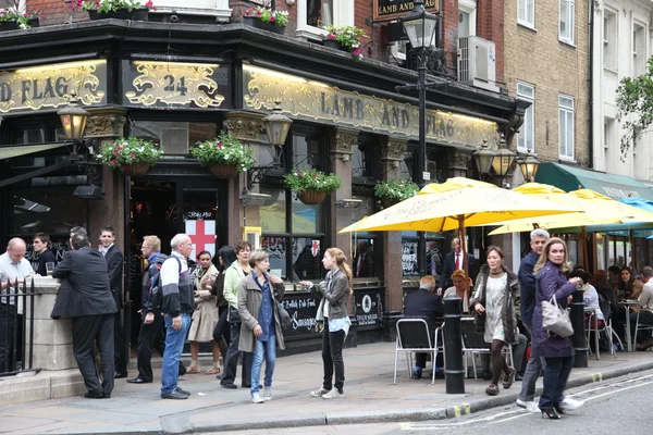 LONDON Exterior of pub — Stock Photo, Image