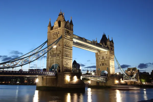 Вечір Tower Bridge, Лондон, Великобританія — стокове фото