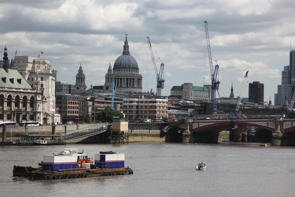 Thames, blackfriars bridge i Katedra św. — Zdjęcie stockowe