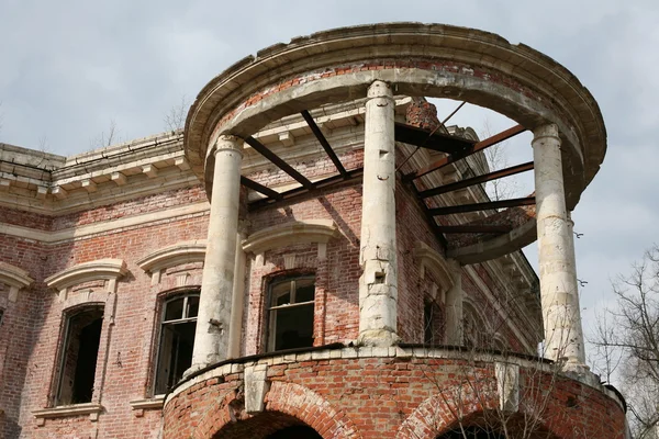 Vecchio edificio in rovina — Foto Stock