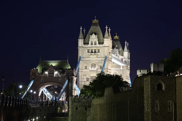 Вечір Tower Bridge, Лондон — стокове фото