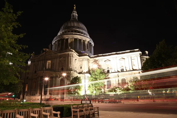 St. Pauls Cathedral. London at night — Stock Photo, Image