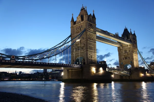 Вечерний Тауэрский мост, Лондон, Великобритания — стоковое фото