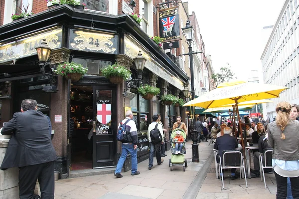 Londen buitenkant van pub — Stockfoto
