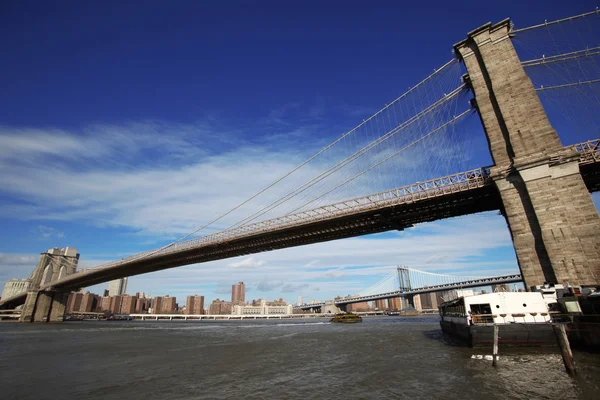 Бруклинский мост в Нью-Йорке, Манхэттен, Нью-Йорк, США — стоковое фото