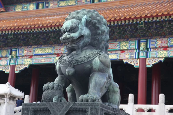 Traditional Imperial guard lion at the Gate of Supreme Harmony in Forbidden City, Beijing, China — Stock Photo, Image