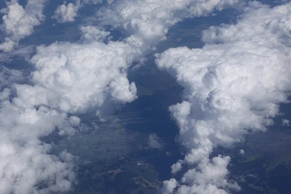 Vlucht over de wolken — Stockfoto