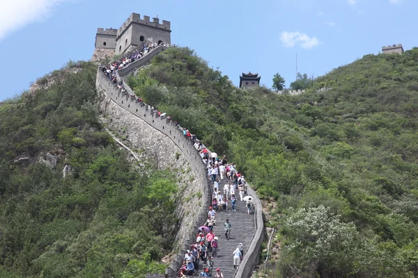 Los turistas visitan la Gran Muralla, China — Foto de Stock