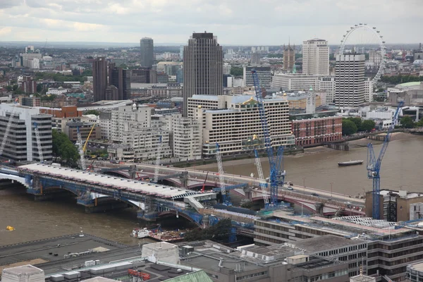 Bridge over the Thames river, London, England — Stock Photo, Image