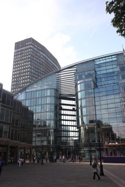 Kardinal yer cam yapı