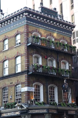 Londra'daki eski klasik İngiliz pub