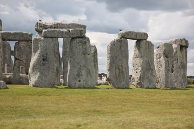 Stonehenge dramatik gökyüzü ile