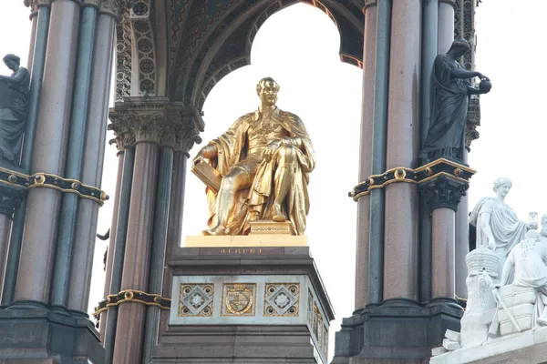 Close-up van het standbeeld van Prins albert, albert memorial, london, Verenigd Koninkrijk — Stockfoto