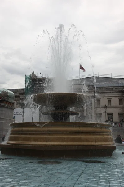 Trafalgar Quadrat Brunnen, London, england — Stockfoto