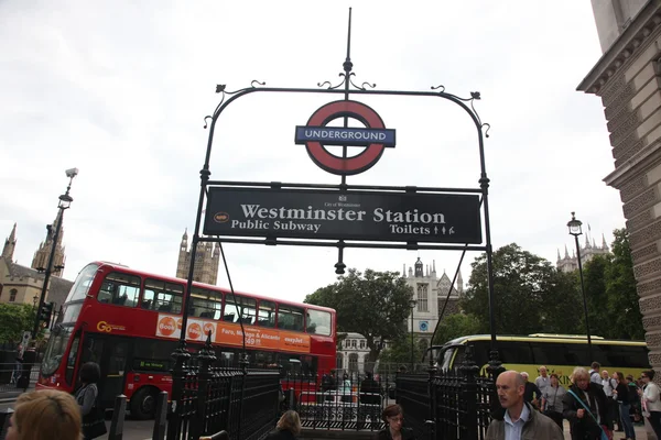 U-Bahn-Station Westminster in London. — Stockfoto