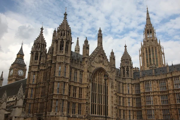 Casas del Parlamento, Westminster Palace, Londres arquitectura gótica —  Fotos de Stock