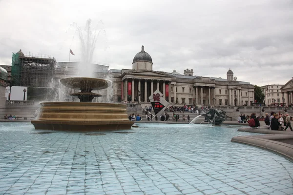 Trafalgar Meydanı Çeşmesi, Londra, İngiltere — Stok fotoğraf