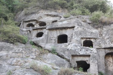 Longmen mağarasını