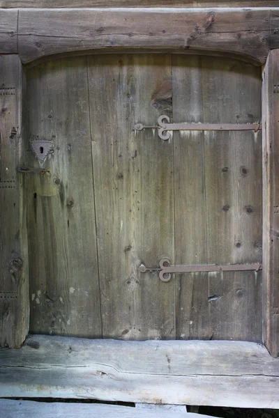 Porta de madeira em Norsk Folkemuseum em Oslo, Noruega — Fotografia de Stock