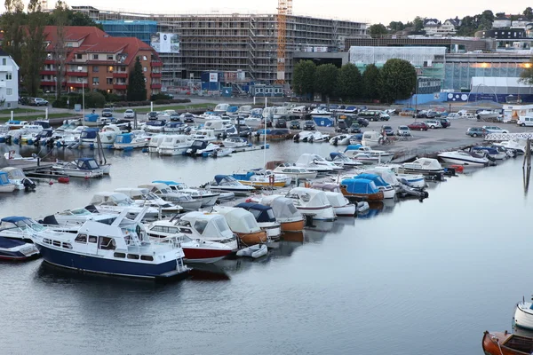 Anlegestelle mit Yachten — Stockfoto