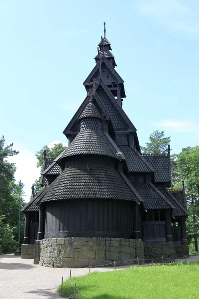 Gol roubených církev lidi muzeum Oslo, starý dřevěný kostel — Stock fotografie